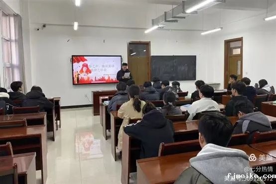 房间里有桌子和椅子的人&#xA;&#xA;AI 生成的内容可能不正确。