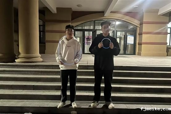 图片包含 建筑, 站, 人, 廊&#xA;&#xA;AI 生成的内容可能不正确。